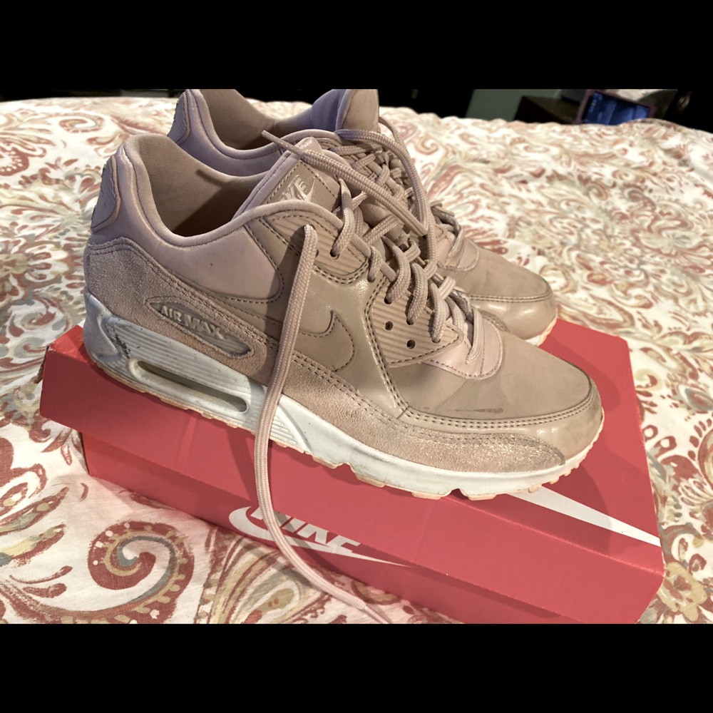 WMNS AIR MAX 90 PRM. Size 10 GUC “Beige particle”
